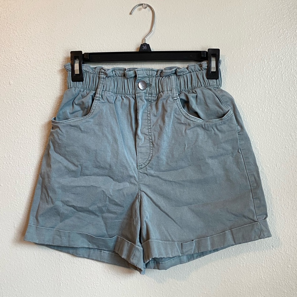 h&m sage green-grey wide leg shorts, size XS 🌿🩶